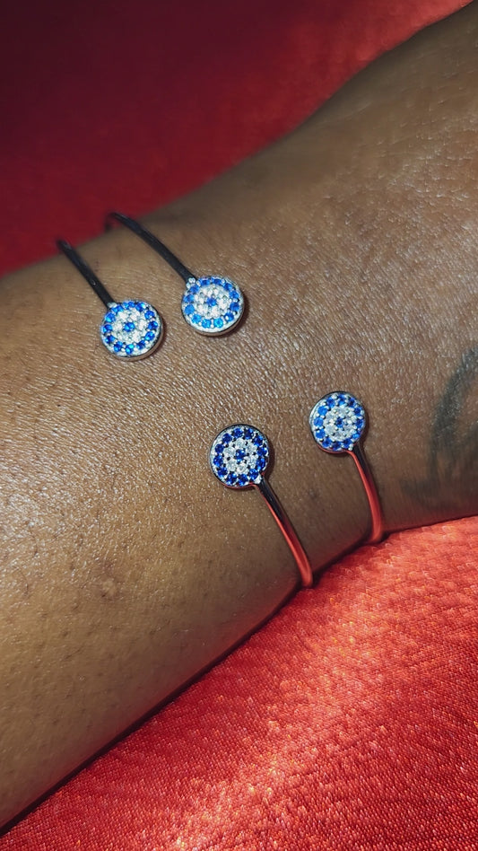 Double eyed bangle singled