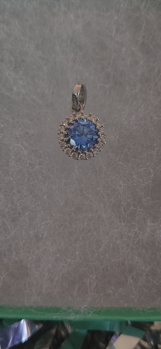 Sparkling Blue gem (necklace)